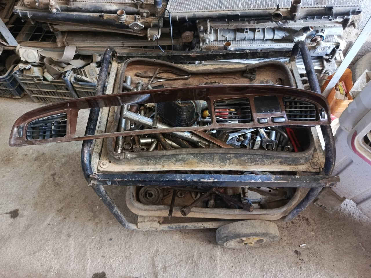 سلام عليكم غراض بطه فصل مال تفصيخ للبيع ***********..
