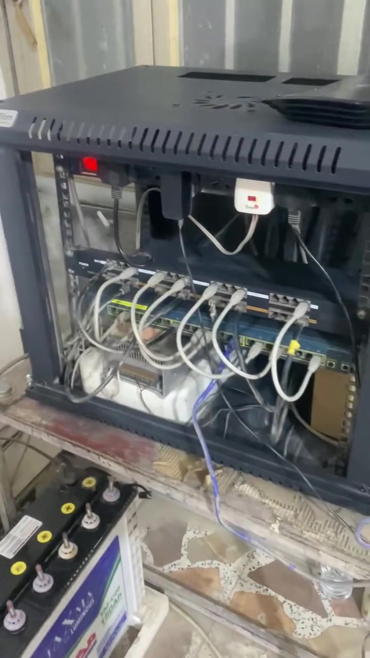 برج 21 متر لبيع بعد شغل اربع سكترات عدد 4 ubnt OM عدد1 912 عدد 2 بطاريه جديد عاكسه جديد العنوان لانبار ***********
