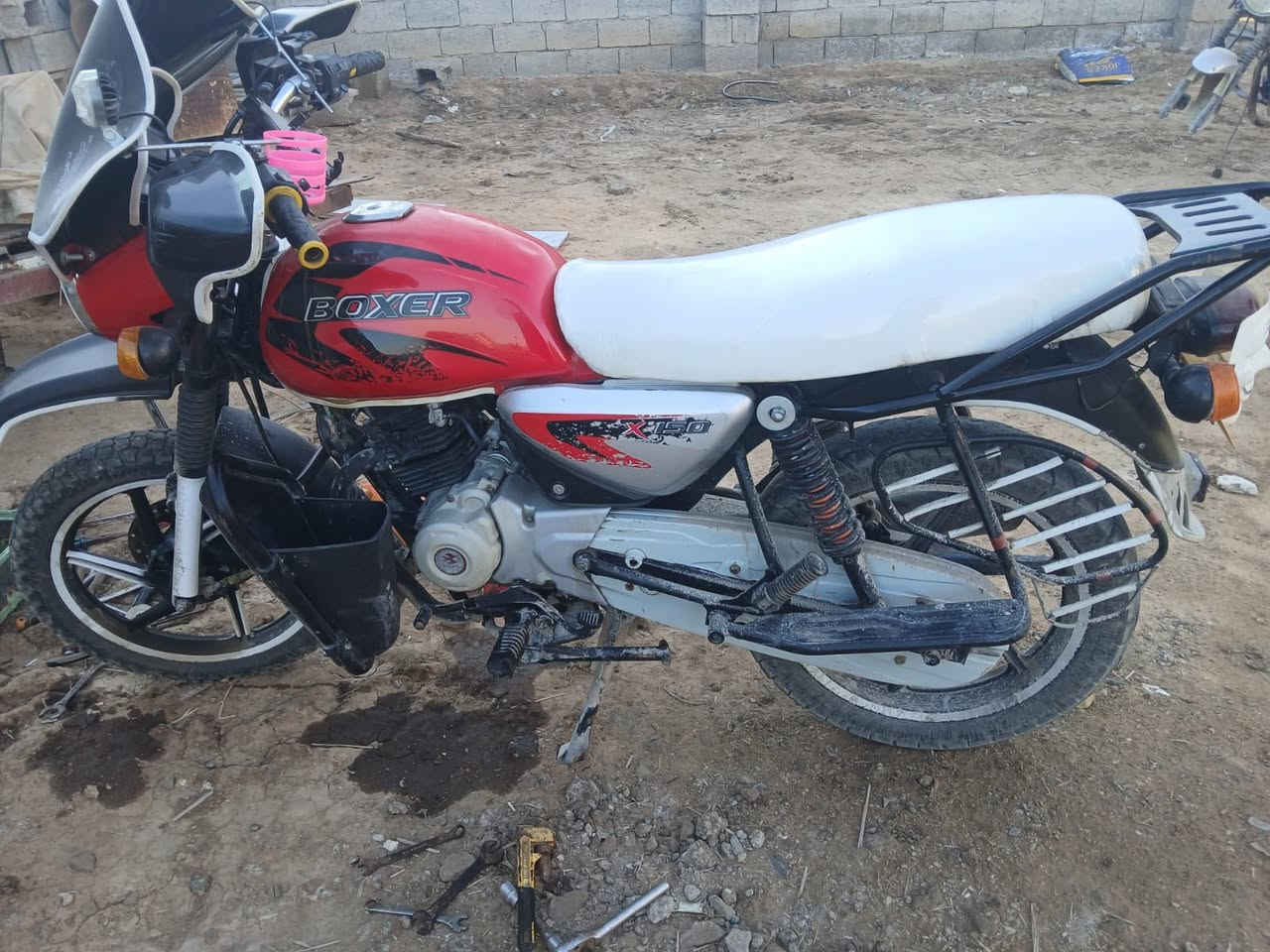 سلام عليكم دراجه بوكسر جبلي موديل 22دراجه كامله وراق اصولي شرط ترقيم متوازي على بيعتهه قيم واخذ بل يرضي الله ***********وتساب متواجد على فيس راسلني تدالل
