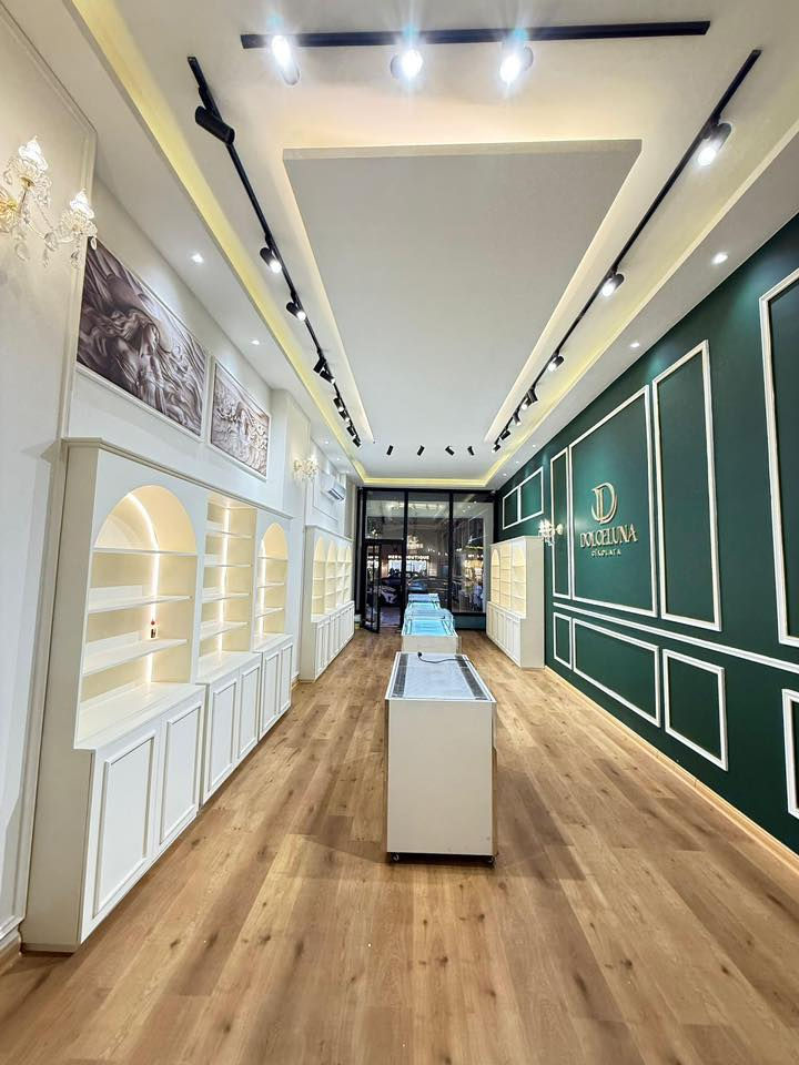 للبيع ديكور vip طراز أوربي كما موضح في الصور للاستفسار الاتصال على الرقم ***********
