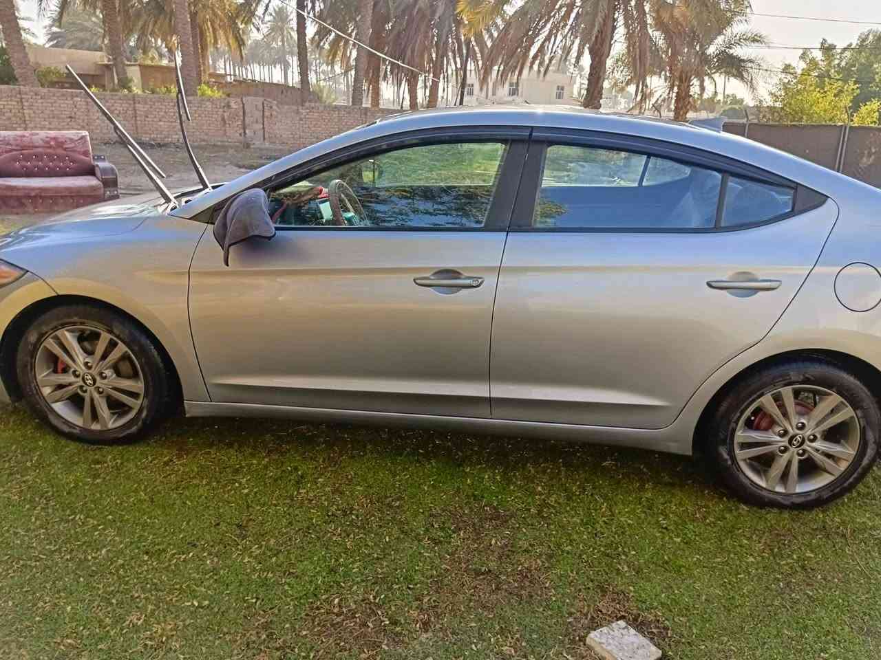للبيع
السلام عليكم النترا موديل 2017 وارد امريكا حادثها خشم البنيد بدون دواخل السيارة بيها بابين كلير بأمريكا والسيارة خير من الله نصبتها حلوه رايدها ب120وبيها مجال.***********
