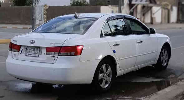 سلام عليكم سياره هيونداي سوناتا موديل السياره 2006محدثه 2010وارد امريكا حادث جاملغ امامي وبنيد  فقط رقم بغداد مشروع وطني سنويه جديده السياره جاهزة من كلشي مكان سياره واسط السياره مكفولة كفالة عامه من كص نقل جثه والوصولايات والكلبه ولتجيه صبغ حزام مكينه ولكير 24 مكفولات تبريد شغال السياره اي نقص مابيه حداديه خلفي امامي جديده تخم تاير جديد سعر السياره 82 ورقة بيه مجال حك جيه رقم موبايل صاحب سيارة موجود بلنشر 
***********
