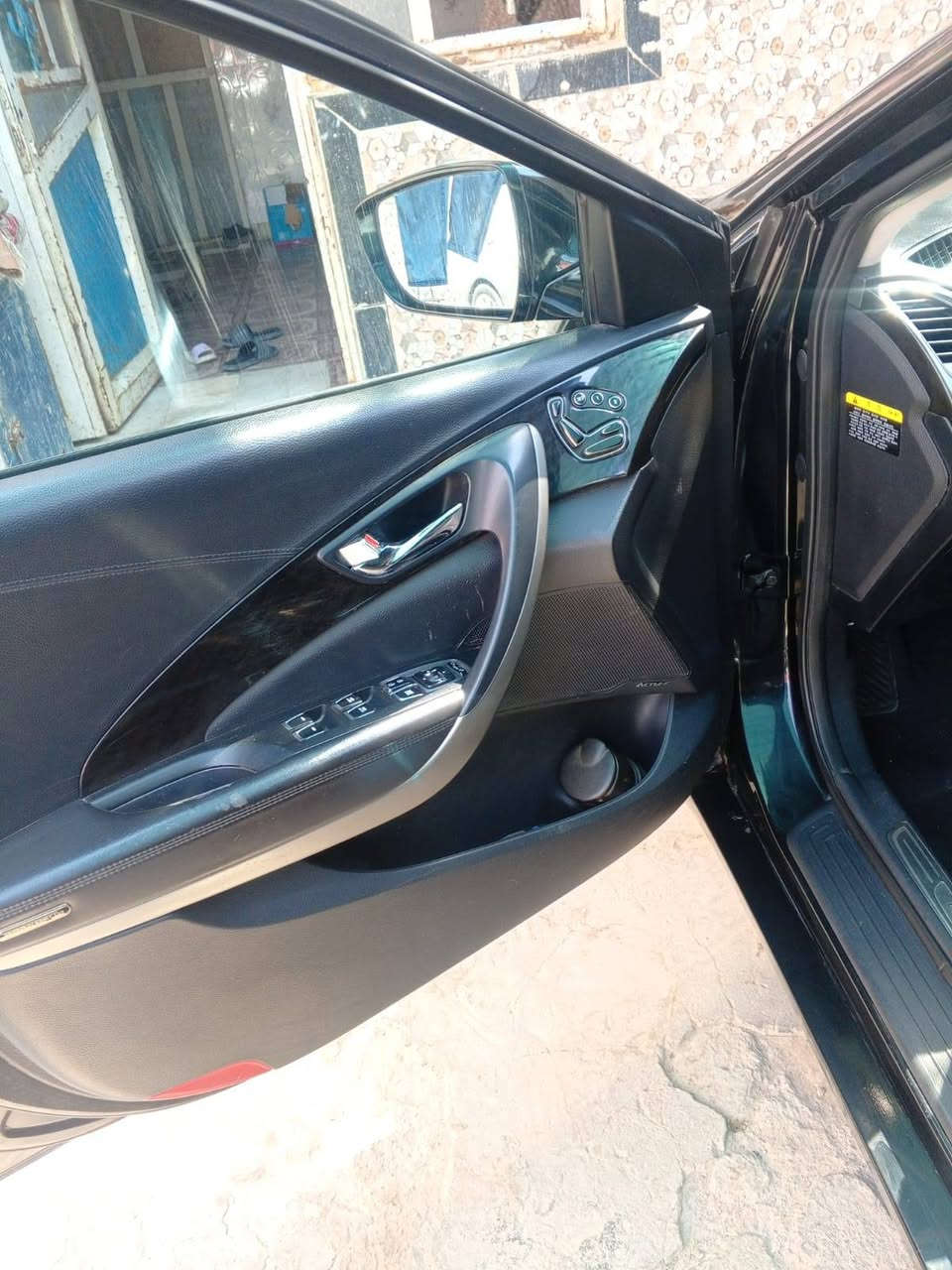 السلام عليكم ازيره 13 وراد كوري  رقم ميسان سنويه تنتهي 28 كفاله من ضربه ماعده جاملغ 
مفتوح بي صبغ قليل بنيد هم بس بدون فتح سياراه مكينة كير حداديه جدد شغل وطلع مكاني بصره قضاء القرنه تصل عله رقم *********** السعر 108 وبيه مجال
