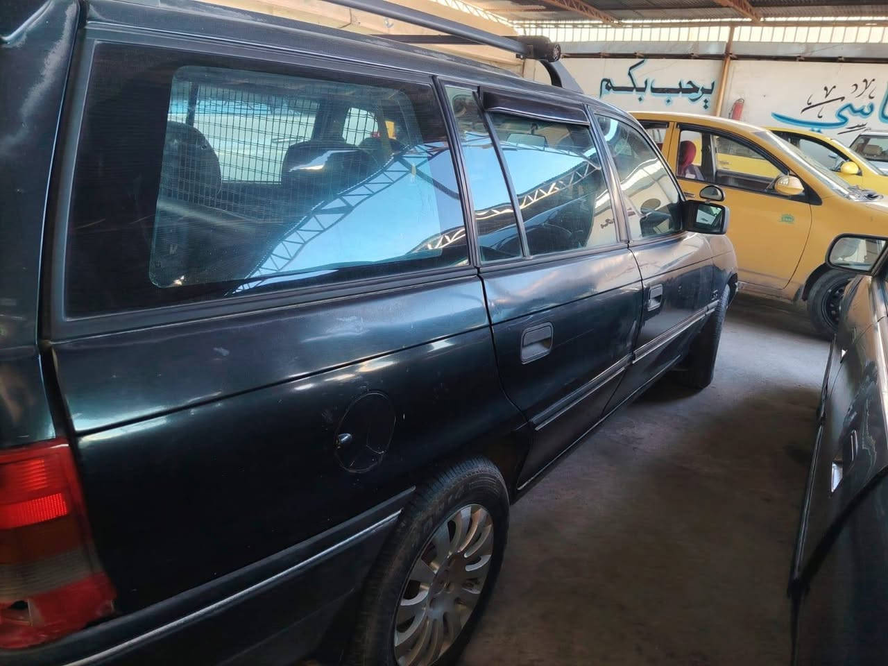 السلام عليكم
استرا للبيع حجم 16 موديل 94 محرك بي بدايه بخار كير اوتماتيك بدون صبغ واير مامصلحه رقم نينوى الماني بأاسمي 
*********** السعر موصله 45
