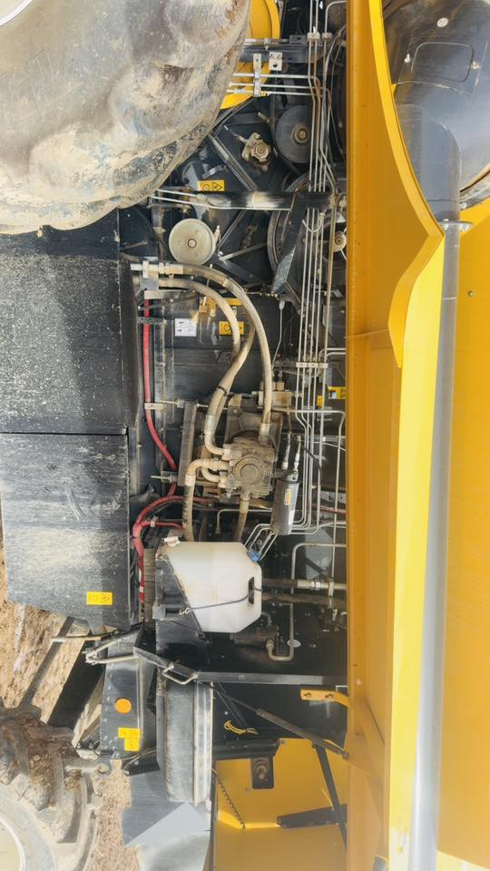 السلام عليكم حاصد للبيع
موديل ٢٥
مكينة فول كهربائي
غربيل كهربائي 
تاير حرفش
ساعات العمل ٣٠٠
مكينة زيرو 
ستفسار
***********
