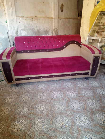 مكلفة بنشر كراسي عدد 4نضيفه ***********وتخم عشره مقاعد للبيع
