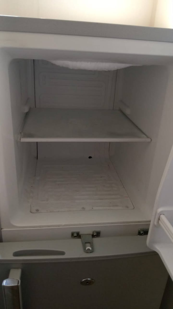 السلام عليكم
ثلاجه اشتريتها قبل سنتين وبعدها نظيفه محافظه عليه وكلشي ما بيها

اشتريتها ٤٠٠

أبيعها ١٢٠وبيها مجال بسيط

ورجاءاً لحد يكسر بسعر لأن اجمد

موقع حي جهاد

فد ملاحظه هذا مو زنجار  براغي واكع زنجارهن وليس ثلاجه ويتنظف


**إذا كنت صاحب هذا الإعلان وتريد حذفه لأي سبب، رجاءا أرسل رسالة إلى الدعم الفني**