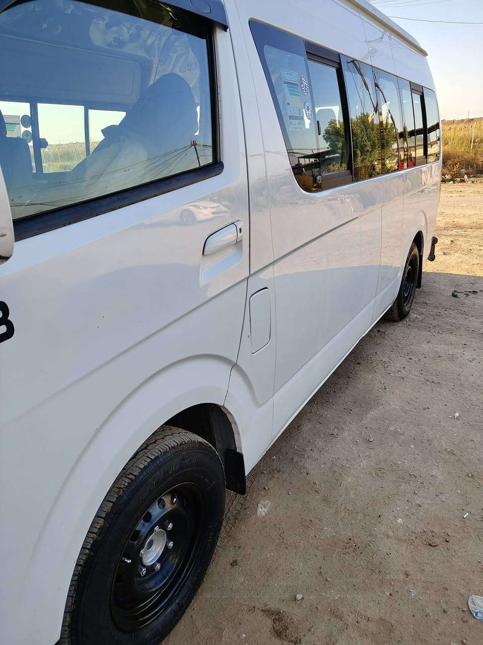 السلام عليكم جنبي 2018 للبيع السياره كفاله بيها بس الداير واحد صبغ  كير مكينه اكسل كفاله تخم تاير دوشمه عامه منضومه غاز شاشه وكاميرا بيها مراوح للتبريد بالسكف كامله السياره من كلشي السعر 170 الاستفسار الاتصال ***********
***********
