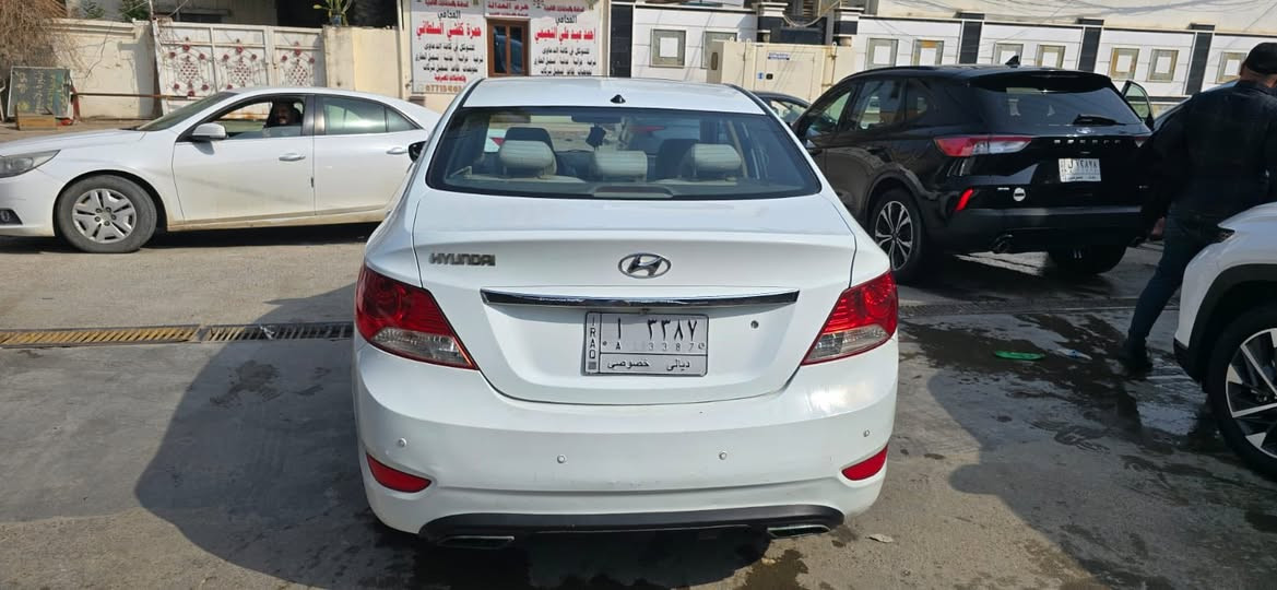 السلام عليكم 
مكلف بالنشر 
اكسنت موديل 2011 خليجي 
رقم ديالى 
سلايد روف 
حساسات خلفية 
صدر جديد تختم تاير جديد تدفأة تبريد 
كير مكفول 
محرك بي طكطكة فقط اثناء التشغيل عندما تكون باردة وتخف عندما تسخن 
السونار موجود داخل الصور 
صبغ فقط بدون دواخل 
مكانها ديالى بعقوبة 7 نيسان  
السعر 82 وبي مجال 
للاستفسار ***********
