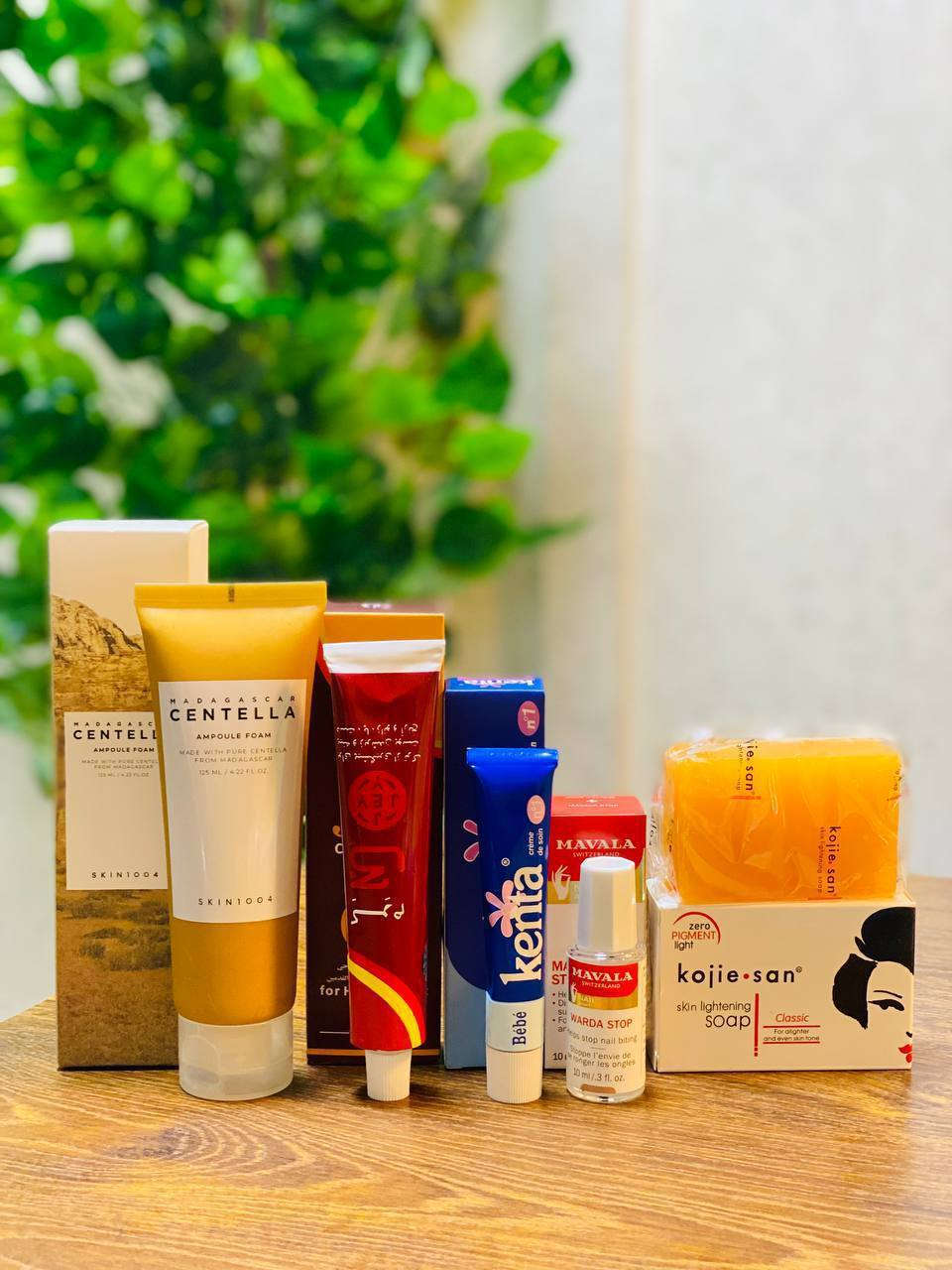 عرض عناية متكامل يجمع إشراقة البشرة، تفتيح المناطق، نعومة اليدين والقدمين، وتقوية الأظافر 💯💯
يتكون من 💯
1️⃣ غسول SKIN1004 Madagascar Centella Ampoule Foam
غسول لطيف ينظف البشرة بعمق بدون ما يسبب جفاف، يزيل الأوساخ وبقايا المكياج وينقّي المسامات، ويحتوي على السنتيلا اللي تهدئ البشرة وتقلل الحبوب والاحمرار. يخلي البشرة نظيفة، ناعمة ومهيأة لباقي العناية، ومناسب لكل أنواع البشرة حتى الحساسة 🌿

2️⃣ كريم JEY كرم جي الإيراني لليدين والقدمين
كريم غني يرطب بعمق ويعالج الجفاف والتشققات، يساعد على تنعيم اليدين والقدمين من أول استخدام، ومع الاستمرار يعطي مظهر صحي وملمس مخملي. مثالي للي تعاني من خشونة القدمين أو جفاف اليدين، ويخليهم ناعمين ومرتبين ✨

3️⃣ كريم كينتا Kenta
كريم فعّال يساعد على تفتيح المناطق الداكنة تدريجياً، يوحد لون البشرة ويرطبها بنفس الوقت، مناسب للاستخدام اليومي ويعطي نعومة وإشراقة واضحة مع الاستمرار 🤍

4️⃣ Mavala Stop للأظافر
منتج مخصص للعناية بالأظافر، يقلل من عادة قضم الأظافر ويساعد على تقويتها وحمايتها، يخلي الأظافر مرتبة وأقوى ويعطيها مظهر صحي وأنيق 💅

5️⃣ صابونة Kojie San
صابونة معروفة بتفتيح البشرة وتوحيد لونها، تساعد على تقليل التصبغات والبقع الداكنة، وتنطي إشراقة ونقاء مع الاستخدام المنتظم، وتناسب الجسم والمناطق اللي تحتاج تفتيح ✨

سعر العرض ٣٠ الف 
🚘يوجد خدمة توصيل لجميع محافظات العراق ٤ الاف🚘


**إذا كنت صاحب هذا الإعلان وتريد حذفه لأي سبب، رجاءا أرسل رسالة إلى الدعم الفني**