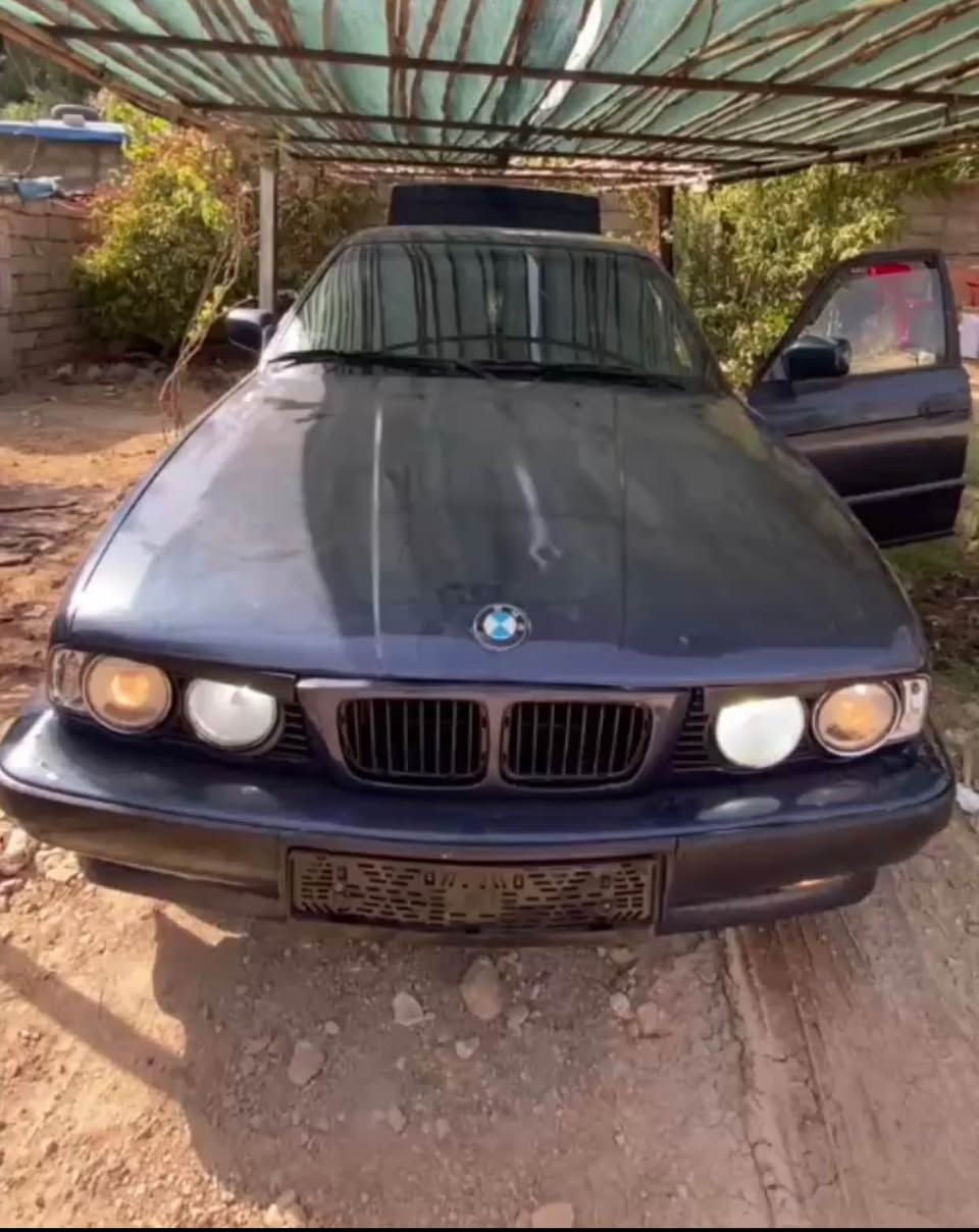 BMW520i )(مودیل ١٩٩١بێ دەعمو لێدانە بوجوانێ بەخ کراوە رەقەمی بەشەرەتە و سەنەوی و وەکالە بەشەرت گێر عادی (ژمارەی موبایل) —((
***********(شوین ئاکرێ)  سعر45معماملە اكر, نينوى
