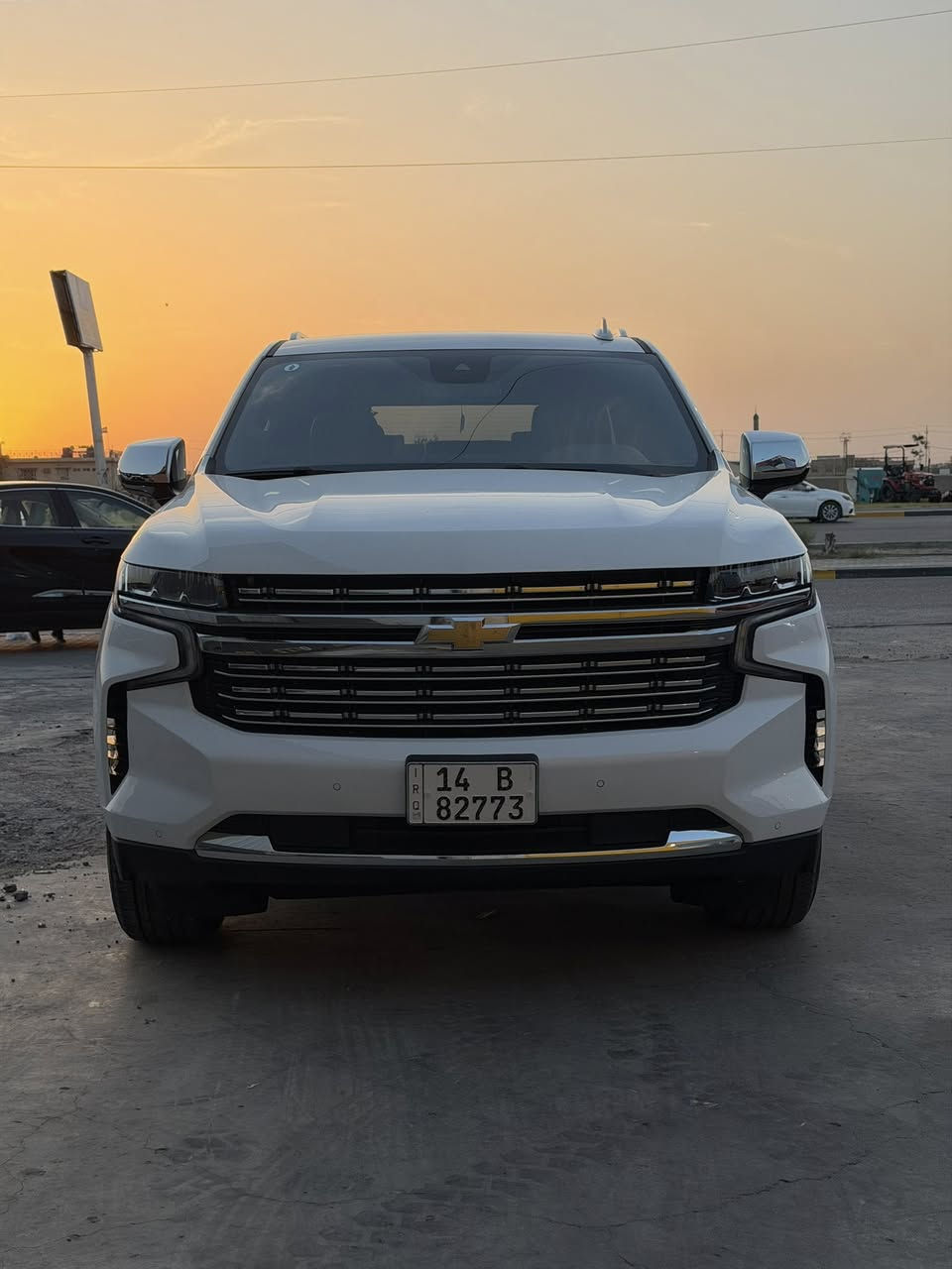 تاهو سوبر بامن مديل 2023 برامير ماشي 100 الف كيلو متر سياره مثل مموضحه بصور الحادث فقط   وباب العبري على كد شبر بي بيدر. سياره جديده على ايدي. ولا مشتغله خط ولا شي. 
سعر 4 و 70 وبيها مجال ***********
