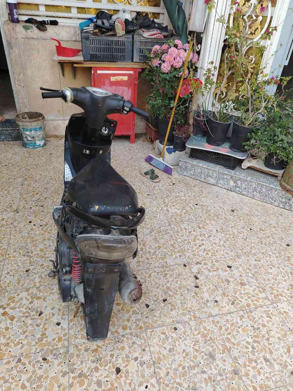 سلام عليكم دراجة ماكس عدلة للبيع سلف هندر هورن شغالات السعر 450 وبيهة مجال حك الجية عنواني البصرة ياسين خريبط رقم الهاتف ***********
