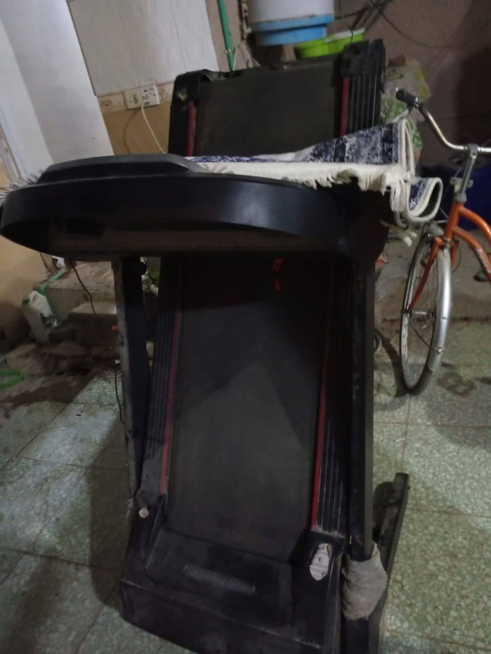 جهاز ركض للبيع 100 الف نضيف ما بي شي 
***********
