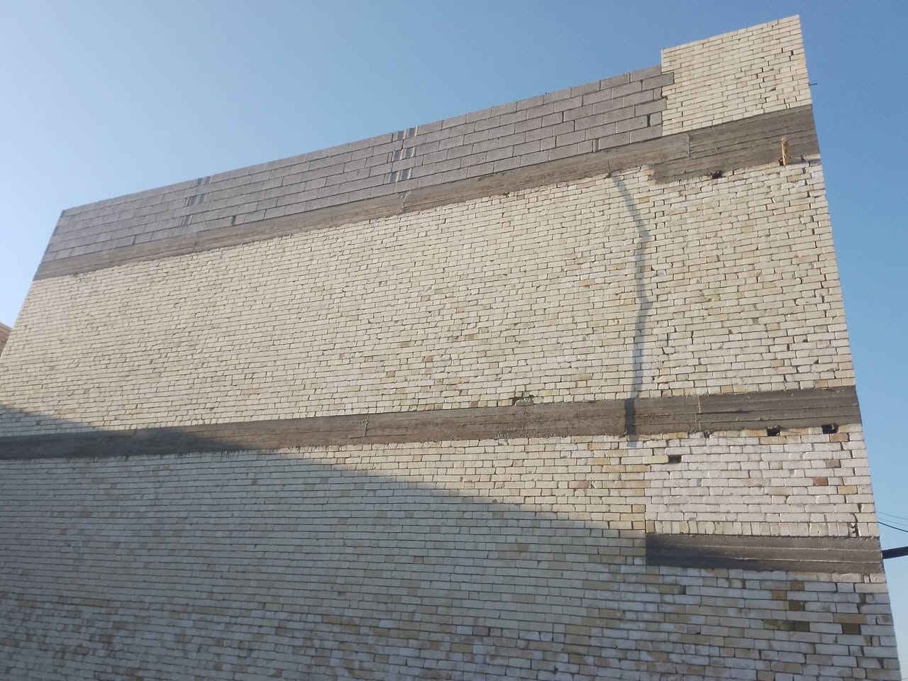 سلام عليكم خلفه بناء،طابوق وبلوك شغل درجه اولى ونضيف ستلام مهندس وسعار مناسبه رقم لاتصال ***********
