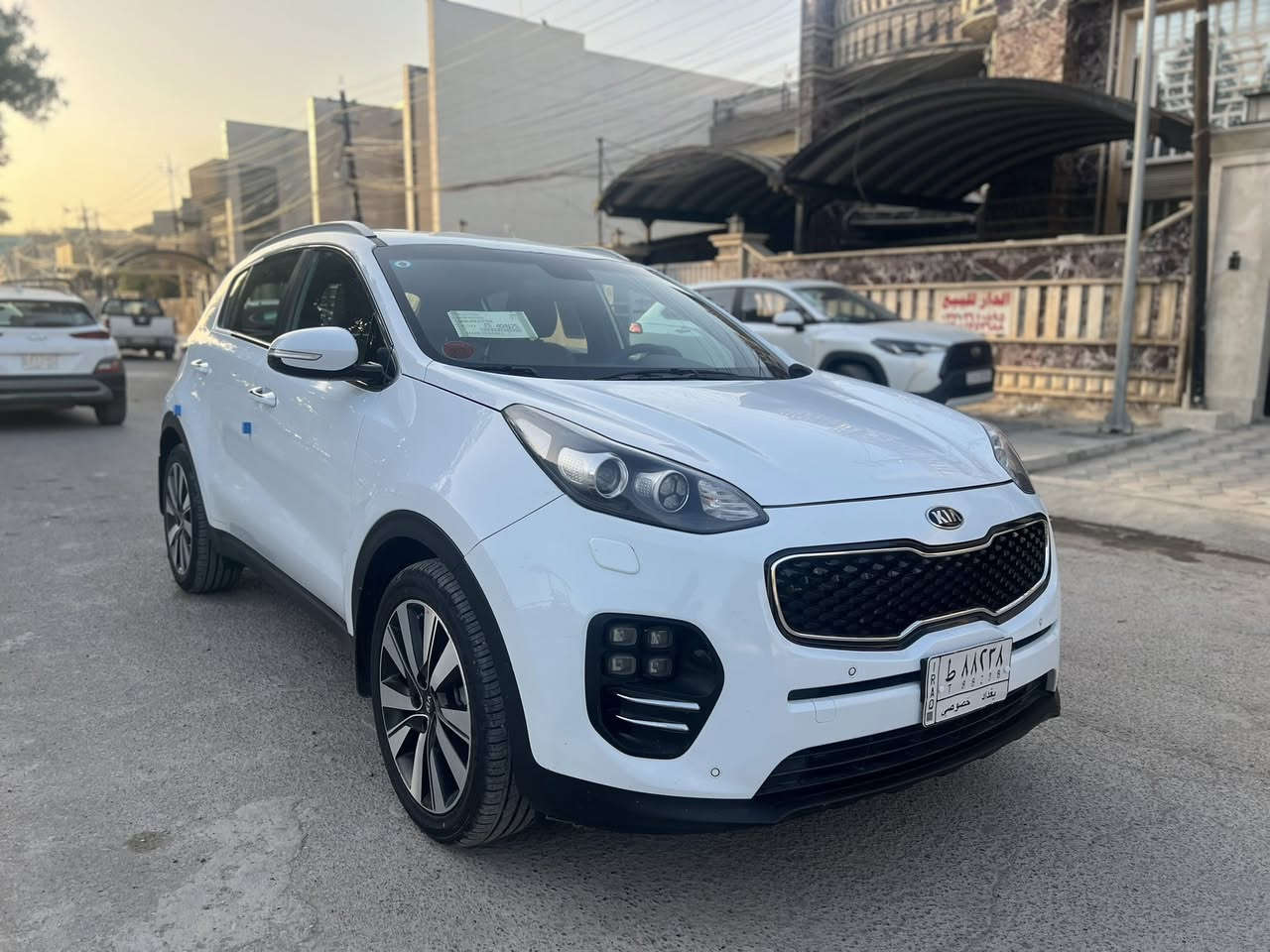 السلام عليكم 
سبورتج 2018 خليجي.  مكفوله كفاله عامه بيها بارد بسيط جداً بالباب الخلفي مامبين    السياره لوك جديده بمعنى الكلام 
  ( ماشيه 78 )     برغي مامفتوح بيها. على ايد وحده 
الكتلوك والنفاضه والسويج الثاني بعدهن    تخم تاير جديد
السعر 182       للاستفسار ***********
