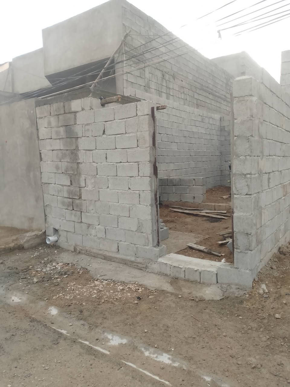 هيكل للبيع مساحه 80طول يحتوي خرفت نوم ومخاسل وصاله ويتقبال وكراج طابوملك صرف عنوان  ديالى بعقوبه تقاطع ساده حي العبور تبليط ومي ومجاري رقم هاتف ***********
