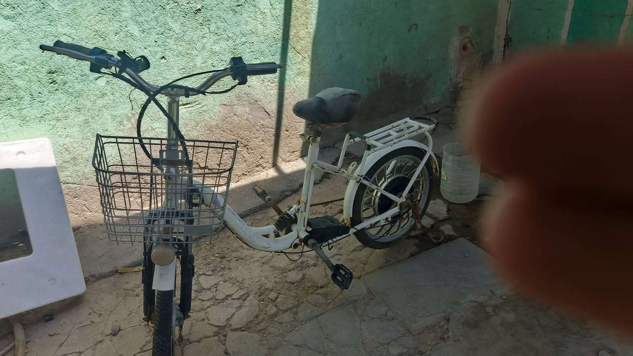 سلام عليكم موجود بايسكل شحن للبيع بدون بطاريات واذا تريد بطارياته موجوده سعره 50 وبي مجال


**إذا كنت صاحب هذا الإعلان وتريد حذفه لأي سبب، رجاءا أرسل رسالة إلى الدعم الفني**