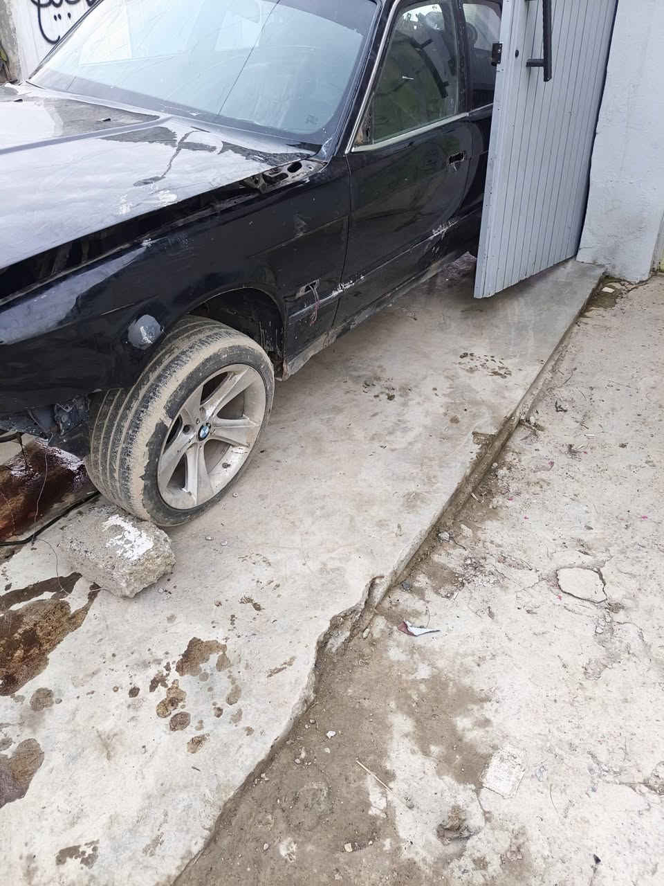 بي ام 535 تفليش تفليش 
اكسل دريم شفتات دبلات فلنجات طخم امامي خلفي كلو جديد 
بواب جاملغات سلايت / تايرات همان حجم 17 
مكينه سلف بور دينمو راديتر / راديتر تبريد كمبريسر بواري 
غرفه كامل / ارفيو عقل / دبو بربك / ضفيره / قاعده فيوزات
ماطور ماسحات / كشنات / سقف / حزامات
العنوان موصل ***********
