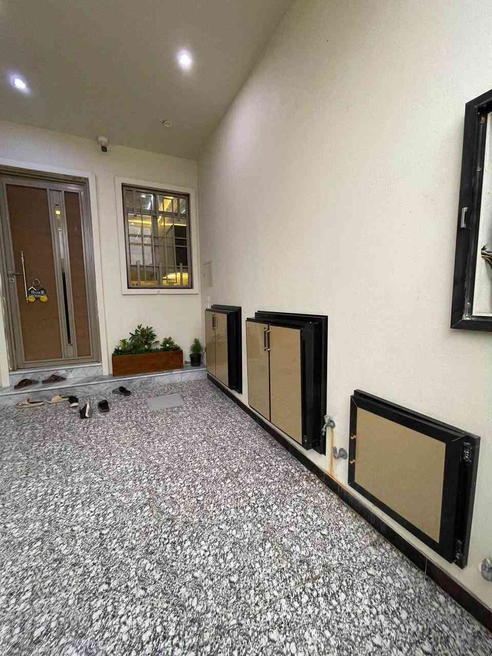 #اسعد_الله_اوقاتكم_بكل_خير👋

توفر دار سكن للبيع طابقين ملاحظه مع جميع الاثاث بل كامل 

بناء حديث طابوق بلكامل والارضيه رفت  سنة البناء 2026

#المساحه 100م مربع

على شارع 10م وركن

جميع الخدمات متوفره

محتويات البيت ⬇️

استقبال

صاله كل طابق وحده

مطبخ

غرف نوم 5

صحيات داخلي + خارجي

وكل طابق صحيات 

كراج

#جنس_العقار : طابو ملك صرف زراعي عراقي سند 25

#العنوان .. البصره حمدان قرب مستوصف حمدان

جميع الخدمات ماي كهرباء شوارع 10 متر

#السعر 165وبي مجال للشراي

#اللاستفسار الاتصال على الرقم 📳📞
***********📳 ابو كيان الحدادي البصرة, العراق
