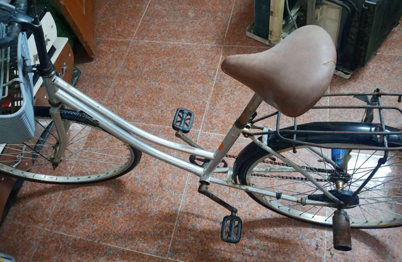 سلام عليكم بايسكل بناتي ياباني 
متروك بيه زنجار خفيف 
 مابي اي شي بس (الچوب) الخلفي 
بريك  خلفي 
سعر 70بي مجال


**إذا كنت صاحب هذا الإعلان وتريد حذفه لأي سبب، رجاءا أرسل رسالة إلى الدعم الفني**