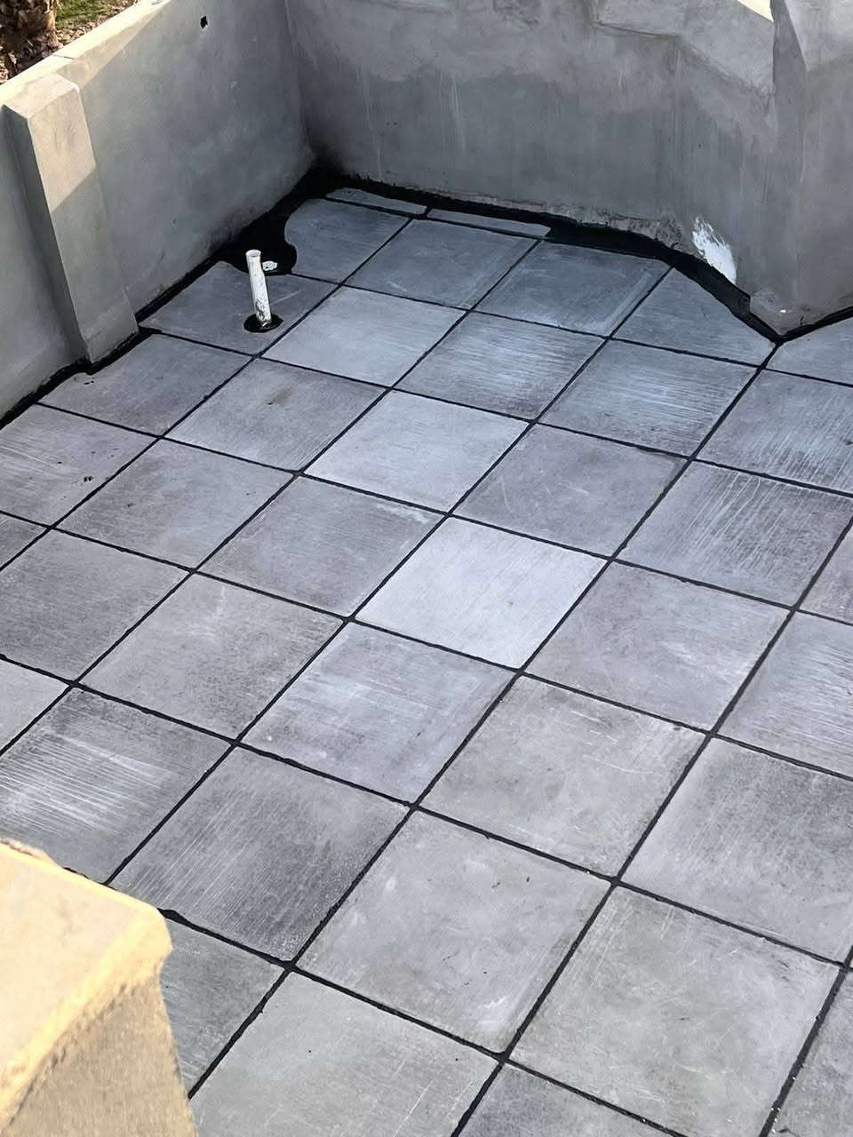 السلام عليكم لدينا شغل شتايكرالمتر9لدينا شغل وزكام المتر خمسه ونص لدينا اضافه ماستك المتر 2000 دينار
***********
