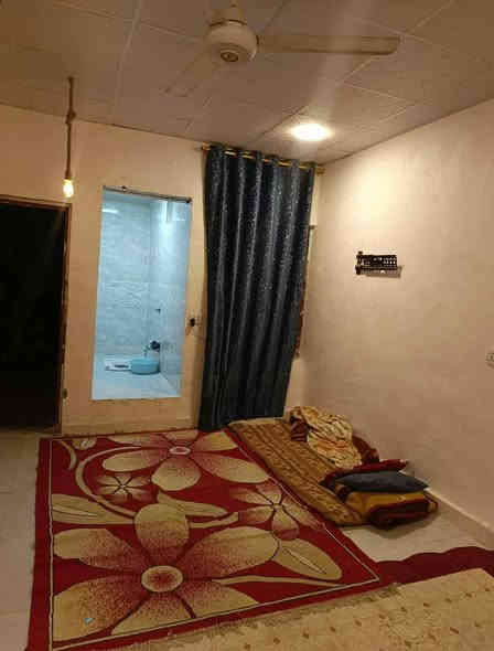 يا الله بيت للبيع 50م طابقين/2غرفه
سعر 25معه مجال 
 طابو زراعي سند 25
بناء طابوك اساس صب سقف صب مسلح 
خدمات كامله مدرسه اهليه او حكوميه العنوان نجف الاشرف مقابل قرية الغدير الاولى شارع المطحنه عمود 282
للستفسار ***********
