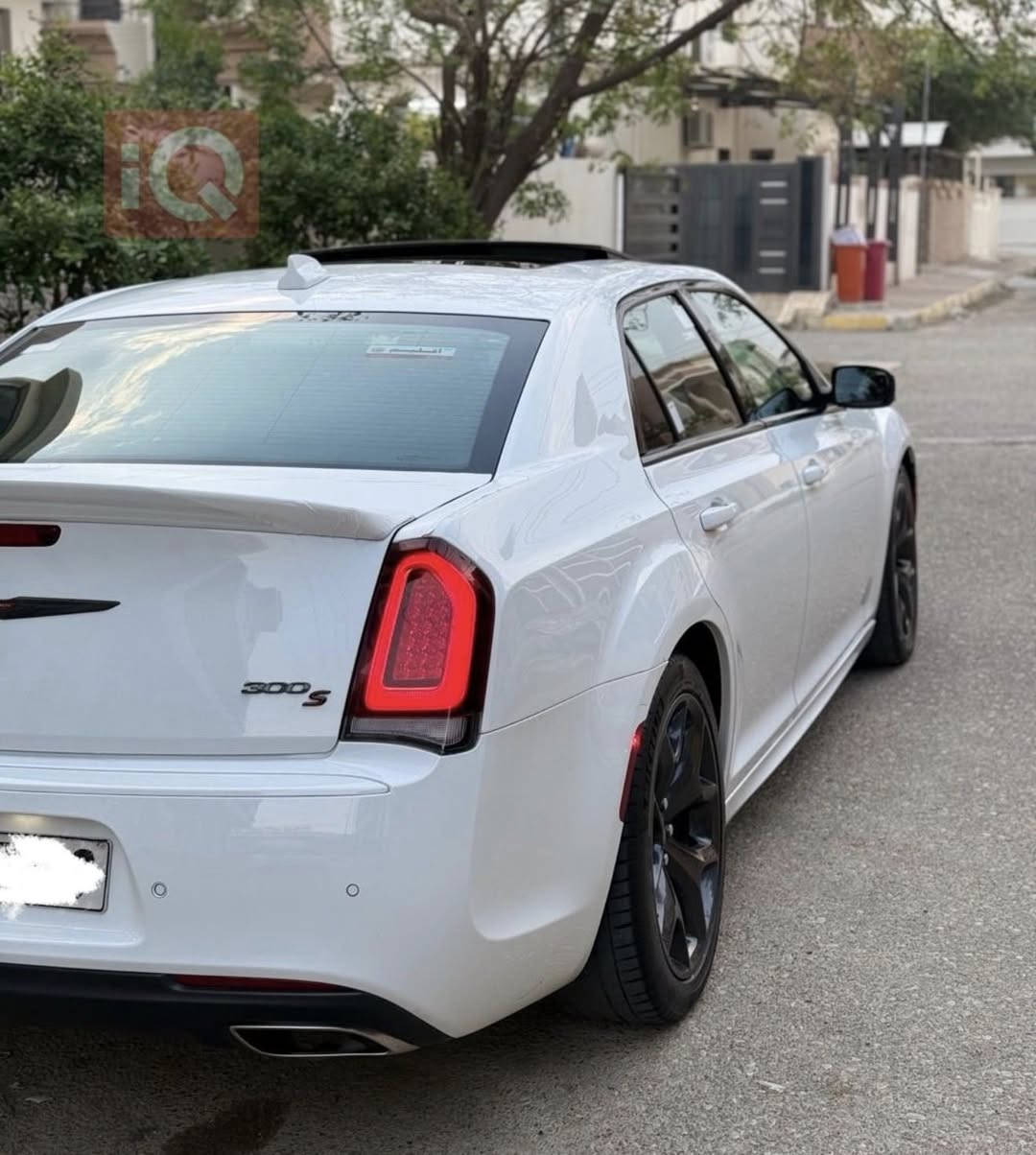 كرايسلر 300s داخل احمر موديل 2021
كندي اعلى موصفات 1/1 
رقم اربيل باسمي 
سياره كفاله عامه من الحادث

ممشي السياره 62 مايل
عجبتك اتصلي 
***********
