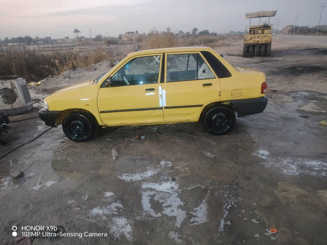 سايبة موديل2012 رقم انكليزي بغداد مصفرة كامل السيارة نظيفة وتخم تاير جديد ومن حدادية مكان السيارة بالحلة رقم الهاتف ***********
