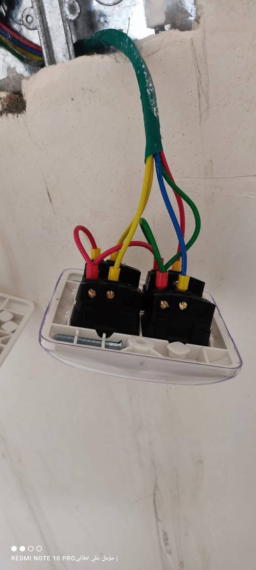 السلام عليكم
متوفر كادر متمكن ومتمرس على احدث الاعمال الكهربائية من حفر وتسليك بوري وسحب واير وتشطيب وسقفيات وبأسعار مناسبة 
ملاحظة : الكادر يعمل بأشراف مهندسين وبغير مهندسين
***********
