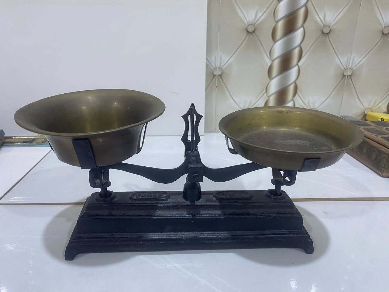 متوفر مزان قديم انتيكه 
يوجد توصيل 
تواصل خاص


**إذا كنت صاحب هذا الإعلان وتريد حذفه لأي سبب، رجاءا أرسل رسالة إلى الدعم الفني**