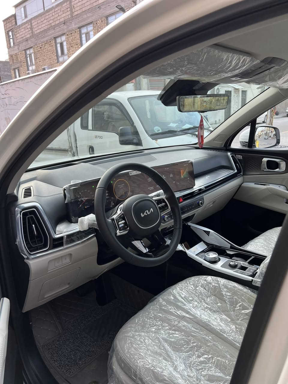 سورينتو 2025 رقم بغداد ويل 20 داتشو كامرتين حساسات امامي خلفي شفتات كير ماوس سايد بريك بصمه 7 راكب السياره مدوشمه جلد اصلي السياره كفاله من الزلغ كلش حته الدعاميات مكاني بصره الشراي يتصل ***********
