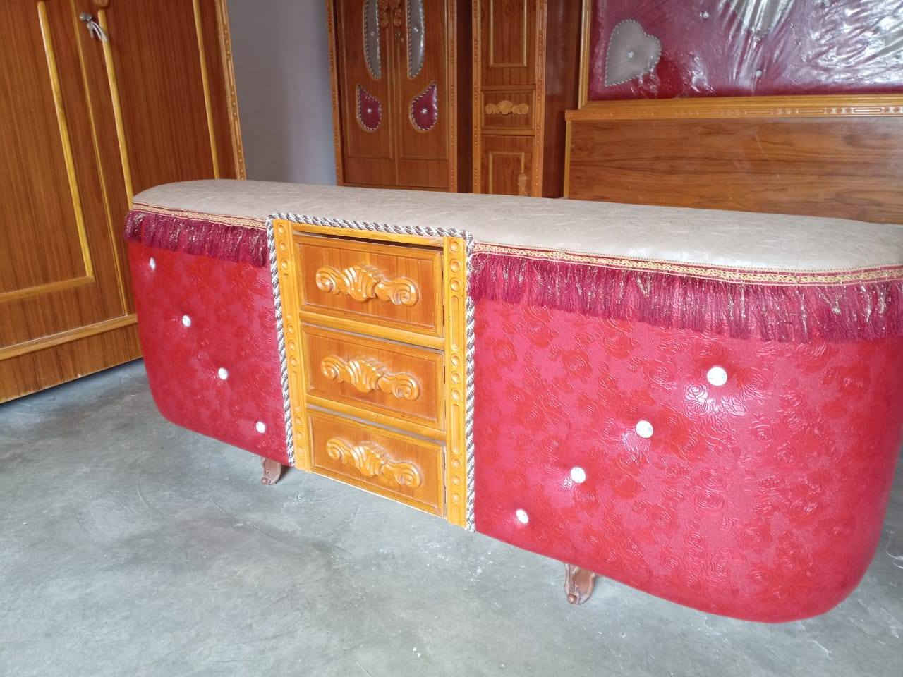 س
سلام عليكم عندي قرفه خشاب للبيع السعر 900 وبيها مجال حك  الجيه ***********
