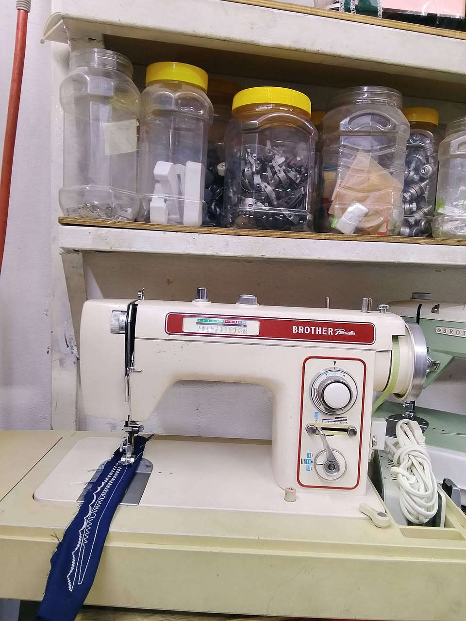 معرض وورشة مروان ولبيب عربو لمكائن الخياطة(بيع/شراء/تصليح)هاتف_***********
