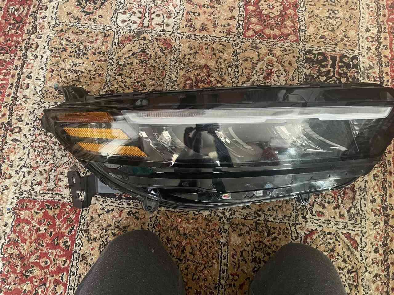 السلام عليكم لايت اصلي بدون تصليح جديد كلش نضافه 💯 السعر ٣٥٠ $قفل منفاخ جديد ١٠٠الف مكاني حي العدل***********
