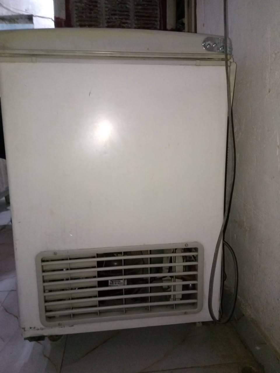 السلام عليكم للبيع مجمدا شغاله خير من الله 
للاستفسار ***********
