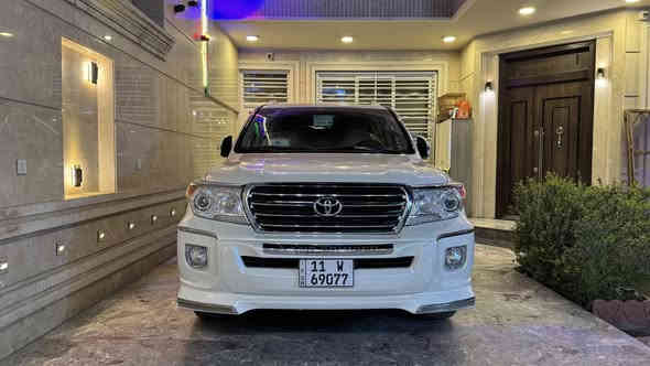 لسلام عليكم                                                                     
لاندكروز موديل (2015) للبيع 
بريم اصل ام الطفايه 
رقم انكليزي الجديد بأسمي
السياره ماشيه 110 الف حقيقي السياره خير من الله 
مواصفات السياره 
-مري شفط
-محرك 6 سلندر 4000 سس
-حساس امامي خلفي 
وباقي المواصفات معرفه…
السياره مكفوله كفاله عامه من محرك وكير وصبغ 
فقط الدعاميات مصبوغه للجماليه 
السعر 430 
***********
