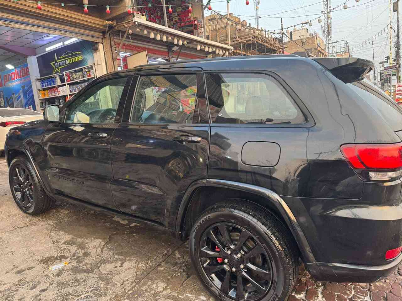 سلام عليكم  جيب شيروكي بلاك توب
الموديل 2019  
وارد امريكي حادثها مرفق مع الصور 

رقم بغداد تحويل ثاني يوم 
كشنات الكنتارا 
تدفئه ستيرن وكشنات 
حساسات امامية
حساسات خلفية
كاميرا خلفيه
توقف تلقائي
شاشة كبيره
فتحه سلاست
ويل 20 
كراسي كهربائية
لايت زنون اصليه
تدفئه مرايات جانبيه 
اوتو بارك 
اوتو هولد 
ويل عشرين بلادي 
نظام اوفرويد 
تلث انظمه قياده نورمل سبورت ايكو 
مكينة v6
گير 8 نمر 
تبريد قطعتين 
صندوق كهرباء 
 فول السياره وباقي المواصفات المعروفه 
السيارة عليه ادامه كامله من بخاخات بلكات تنظيف غرفة الاحتراق مي راديتر جديد تخم تاير جديد باتري الجبير .. حادثها مرفق مع الصور 

حادثه بأمريكا فقط طرف البنيد ودعامية 
ماشيه 65
سعره 230 وبيه مجال 
مكان السيارة بغداد مدينة الصدر 
رقم صاحب السيارة ***********
