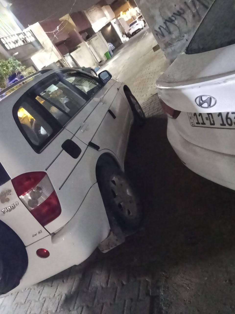 تيكو موديل12 محور مكينة وكير كامري 2000 شادهن توني جدد بيها فقط باب خلف السايق مصبوغه فقط سياره جانت عليها خطه  فوكاها غلفت فابلون جماليه  سونر موجود تبريد ثلج كهربائيات كلها كامله كراسي اماميه تدفئه تبريد تخم تاير جديد سنويه ل31 ارقام انكليزي بسمي غرامه مصفره دوشمه جديده سستم نايلون بطاين زنون اصلي كامره خلفيه شبيه الكديلاك سياره كامله فقط بيها بوشه خلفيه وحده كايمه فقط حتى سبير شاده جديد اريدها ب57 وبيها مجال قليل كلشش سياره حيل متعوب عليها وكلشي موجود بلسوك عنواني بغداد الحريه شرط السياره نازله شركه ب12 من الي منزلها الي لسياره مضمومه واني حورتها على ايدي ***********
