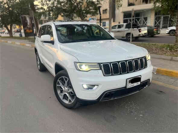 جيب خليجي مكفوله ٢٠٢٠ 
بلادية ومكفولة من كلشي
وكالة ليث العبيدي  
جديدة جدا بحالة الوكالة 
ماشية ٥٦ الف حقيقي من الوكالة على شخص واحد 
فول مواصفات  
بغداد حي القادسيه  
بسعر ٣٢٥ 
***********
