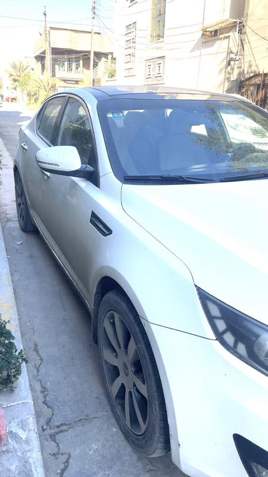 كيا اوبتيما (  خلـــــيــ ٢٠١١ ـــجي  ) محرك ٢٤٠٠ دوش بانوراما كشن مخمل كهرباء خزن ذاكره  تبريد قطعتين فول تحكم ستيرن اشاره بالمرايا كأمره دواره كروس سرعه ABS مانع انزلاق رقم انگليزي الجديد بغداد  الســعــ ١٢٨ ــــر السياره بأسمي بيها بارد گد شبر كلش قليل مامبين فقط بالسونار  العنوان بغداد البلديات للاتصال ***********
