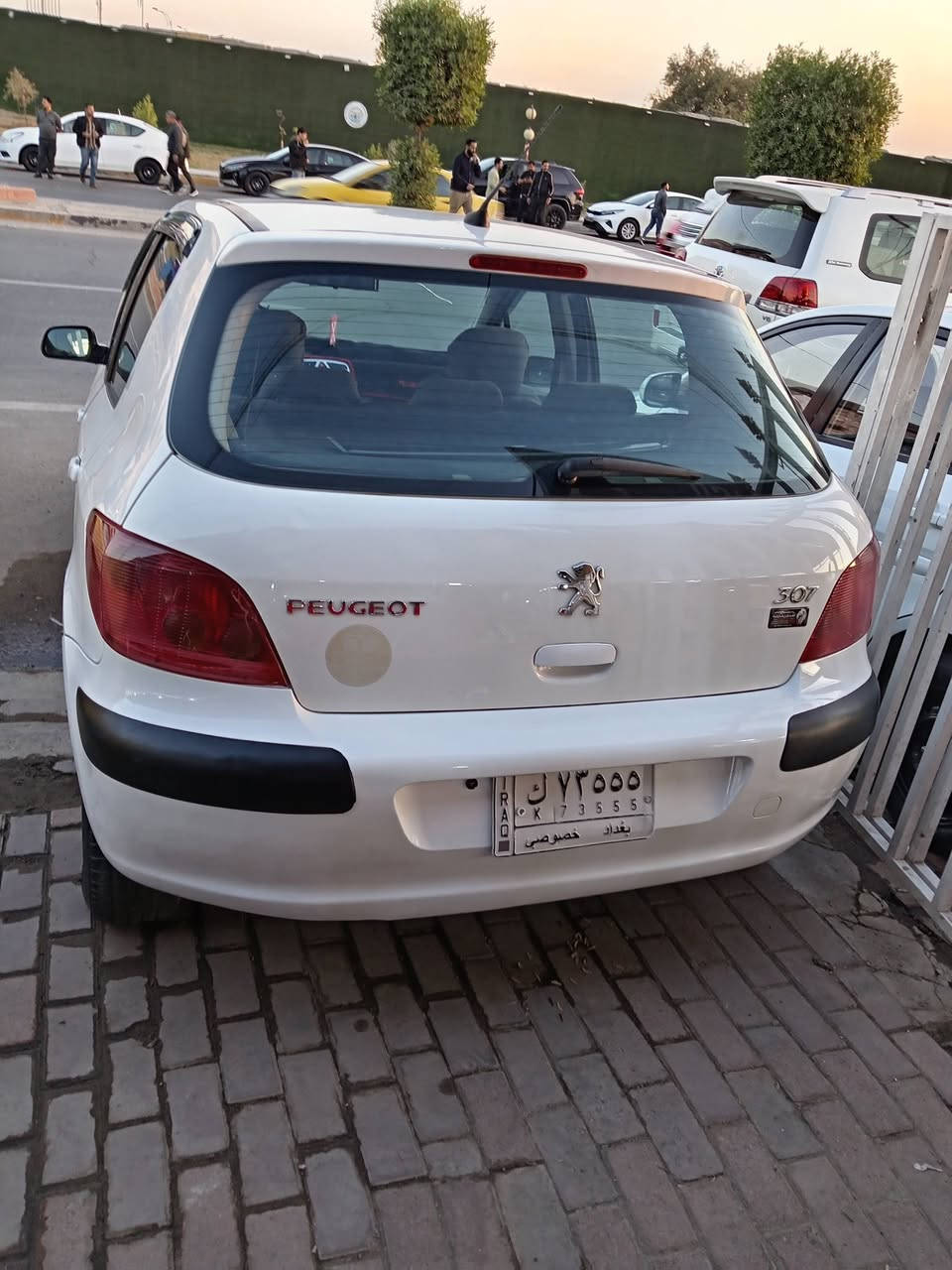 بيجو فرنسي موديل 2005 سياره جاهزة من كلشي كير محرك صدر تبريد ثلج حته ثلاجه شغاله مكفولات بيه صبغ بنيد ودوسه فقط سياره لباقي مكفول شاشه تاب سستم سماعات سعر ٥٥ بيه مجال قليل شراي يتصل مكاني بغداد لحبيبيه رقم ***********
*********** بي وساب
