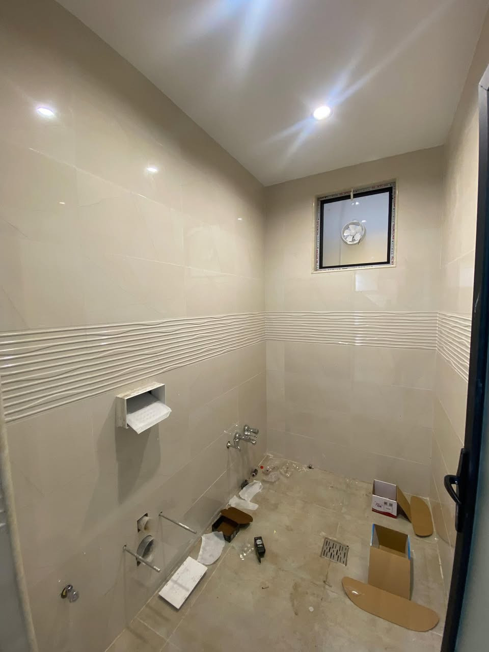 عقارات مهند الطائي 🏛🏛

بيت للبيع بناء حديث في حي الوحدة الثانيه المفوضية 

🔴مساحة 100 متر واجهة 5 متر 🔴

سند طابو ملك صرف 

طابق الاول : غرفة نوم وهول ومطبخ واستقبال وصحيات 

طابق الثاني : غرفتين نوم وهول وصحيات 

السعر 130 مليون

مراجعة #مكتب_مهند_الطائي 🏛
موقع المكتب➿➿في الموصل / حي الوحدة  

التفاصيل الاتصال على الأرقام التالية :_
( *********** )كورك☎️📞
( *********** )اسيا ☎️📞
او ((الاتصال على واتساب او فايبر برقم 
***********))
