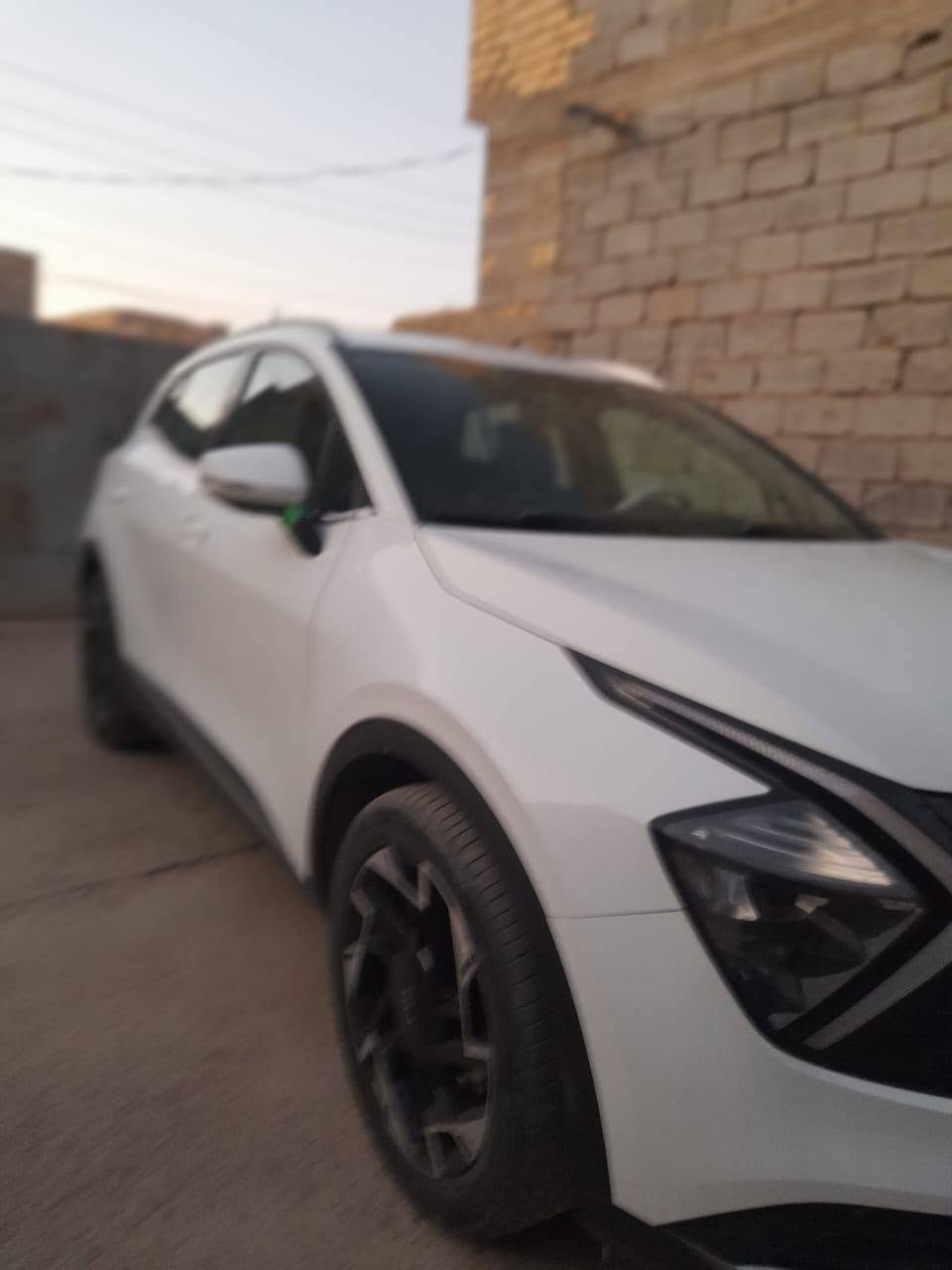 السلام عليكم سبورتج موديل ٢٤خليجي
ماشيه ٤٢ الف
كشنات كهربائي 
سايد ابريك بصمة 
كامرة خلفيه 
حساسات أمامية 
تبريد قطعتين خلفي وامامي 
اشاير بل مري
محرك وكير شركه بلادي سونر  قبل أسبوعين جديد
بس بيه طخه باب السائق كد شبر على حطتها السعر اتصال عل الرقم ‏‪***********‬‏
