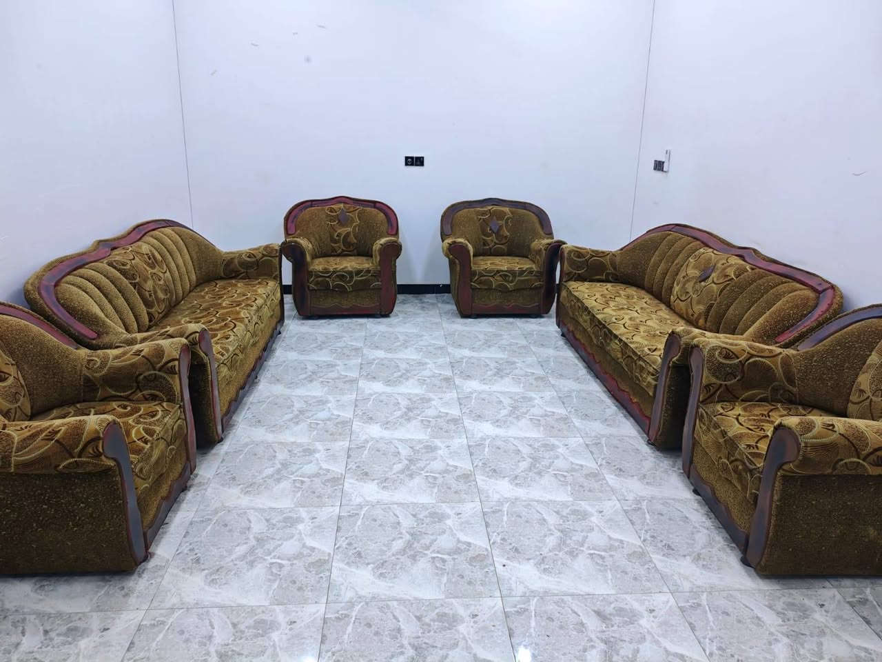 تخم ١٠مقاعد نضيف  الا سكان الصناعي النزله الثالثه واكو توصيل ناصريه  فقط ***********
