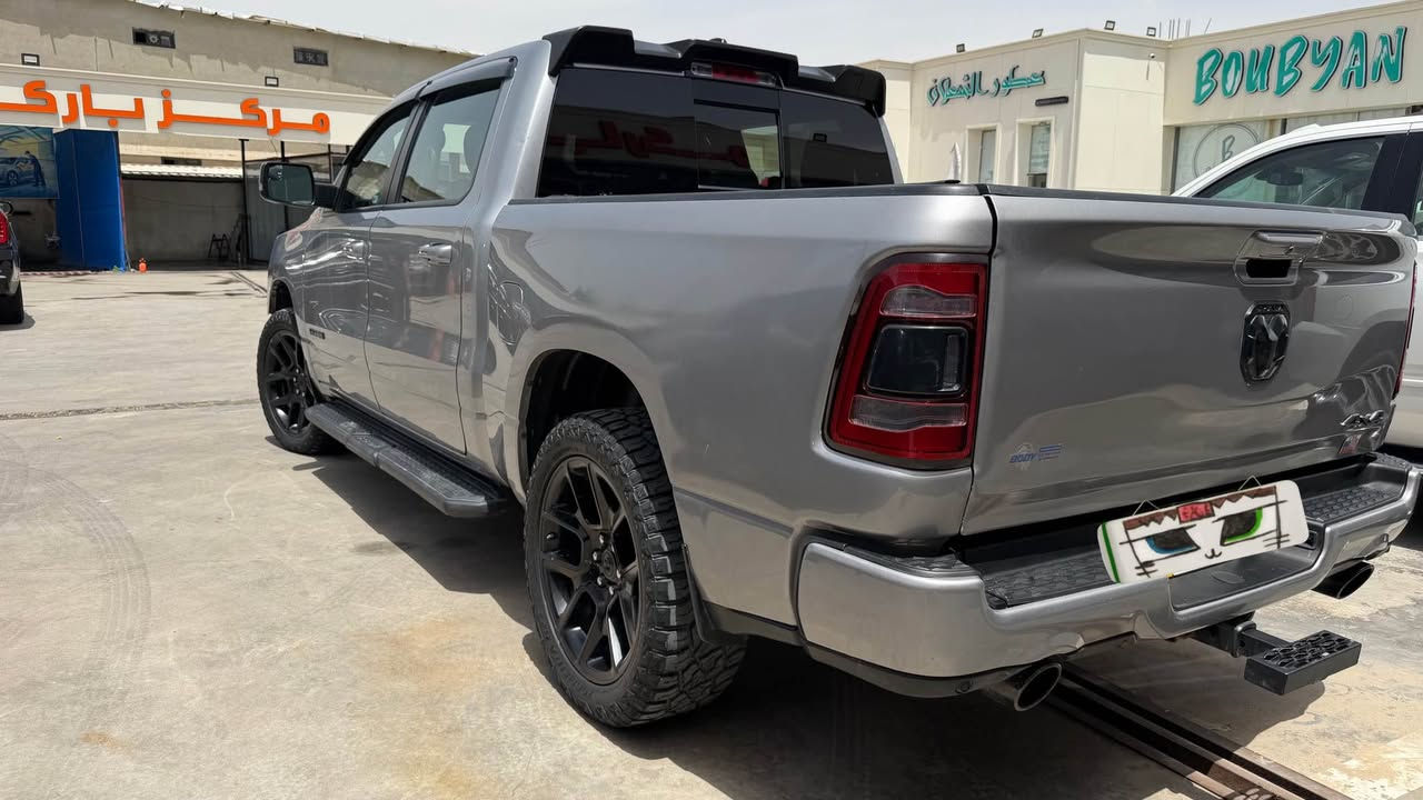 رام سبورت Sport
عرض خاص للبيع فقط وعدم المراوسه
رقم أربيل
موديل 2022
المواصفات 4*4
.السعر 295 وبيه مجال بسيط
بصمة  + تشغيل عن بعد + نضام ترحيب شاشه كبير تيسلا
منظومه غاز ايطاليه الحديد 100 لتر
باب طويل وبدي قصير
بانوراما
محرك 5.7 هيمي 8 سلندر + ايكو تقليل صرف بانزين
هاند بريك كهرباء 
سكليتر كهرباء متحرك يصعد ينزل 
المراية الجانبية كهرباء شفط + قلاب عند الرجوع  + تضليل اوتماتيك مع هيتر 
المراية الداخلية كهرباء 
قاصات سرية 
كشنات وستيرن تدفئة و تبريد 
كشنات جلد 
الكشنات الامامي متصل + تحكم كهرباء مع خرن الوضعيات 
لايتات LED زنون عالي ناصي اوتو 
بلوجكترات LED زنون اوتماتيك 
نظام ايكو اقتصادي
نظام اوتو بريك منع تصادم
حساس امامي وخلفي
حساس ضغط الاطارات 
كامرة خلفية 
غلاف البدي + الدوسات الجانبية 
تحكم ستيرن كامل + gear limit
نظام صوت ابيني عالي و نقي 
انارة داخلية زنون 
ماشية 82الف ميل 
وبعد بيها هواي مواصفات
السيارة  حادث سياره جاملغ وبنيدب وباب تبديل+ باب صندوك جاملغ خلفي صبغ
اليرباك سليم 
السيارة   صورها عندي  الحادث 
مكان السيارة بصره تنومة كردلان  
اتصال او واتساب 
*********** البصرة, العراق
