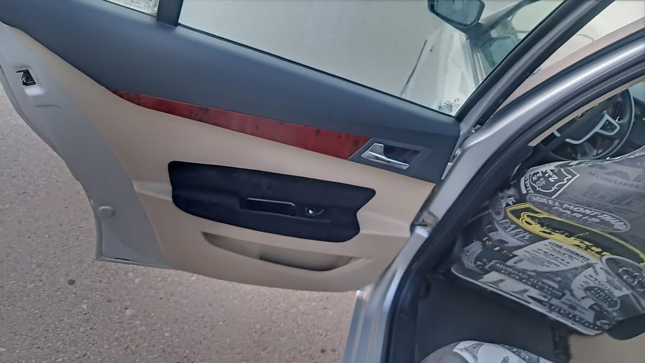 📌دنا البيع موديل  2018 🇩🇪 سنوية جديدة هزه جديده  رقم واسط انكليزي 
السياره جاهزة حته تكسي ممشتغله الكهربائيات على وضع الشركه
المواصفات
1-شاشة لمس
2-تحكم ستيرن
3-حساسات
4- تحكم بالمري الجانبية كهرباء مع شفط
5- ايرباك عدد 2
6- سماعات عدد 6
7- الكراسي الامامية تحكم كهرباء
8- جرس عند اجتياز سرعه
9- اشاير بالمري الجانبية
10- مانع انغلاق الفرامل ABS+EBD
11- كشافات ضباب امامية + خلفي
12 تبريد خلفي
السعر 60 بيها مجال  العنوان الكوت
***********
