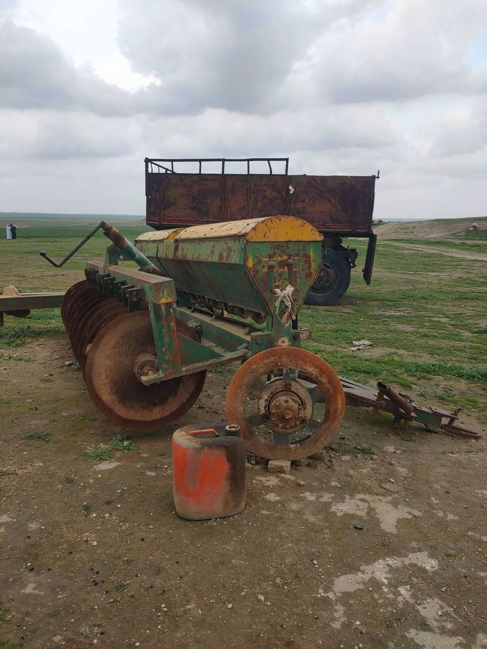 دسع 12 شرط نضيف للبيع وعربانه صينيه بلادي للبيع ثنيهن للبيع سعر 5مليون مكان جنوب الموصل الموشراي لايخبر رجااان.   ***********
