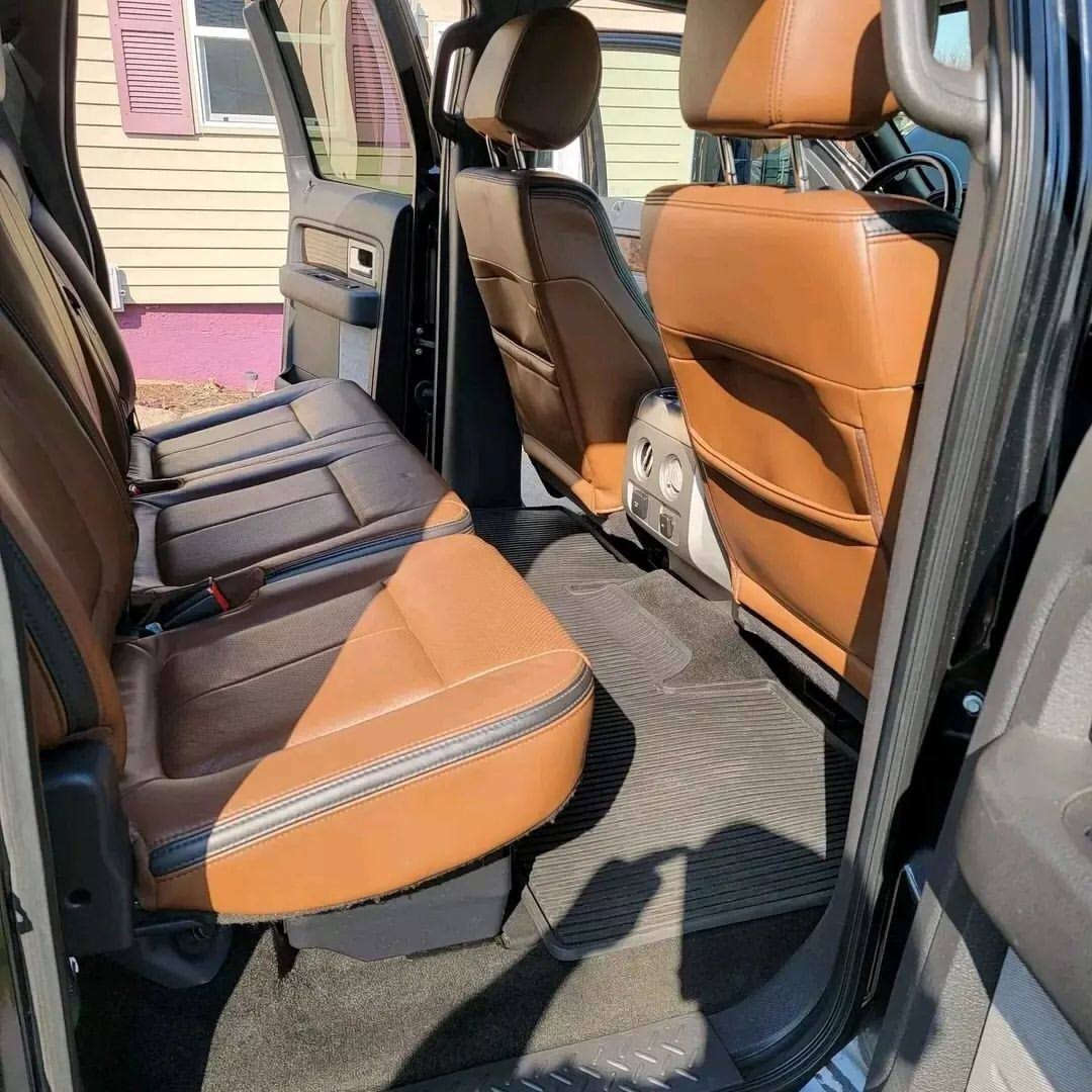 Selling the factory taillights, factory front and rear floor mats 

Taillights

Floor mats

#fordperformance #fordperformancevehicles


**إذا كنت صاحب هذا الإعلان وتريد حذفه لأي سبب، رجاءا أرسل رسالة إلى الدعم الفني**