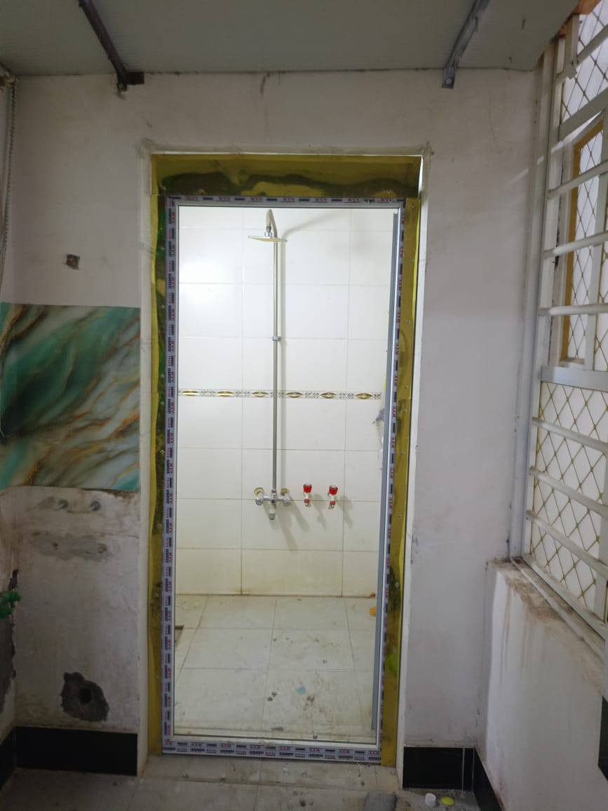 يبعد عن التبليط 20متر
دار زراعي للبيع مساحة 120متر 
غرفتين وديوانية وصحيات ومطبخ 
وصالة ومنور وحمام داخلي ناحية
 سديناوية سعر 53للاستفسار اتصل
       ***********
